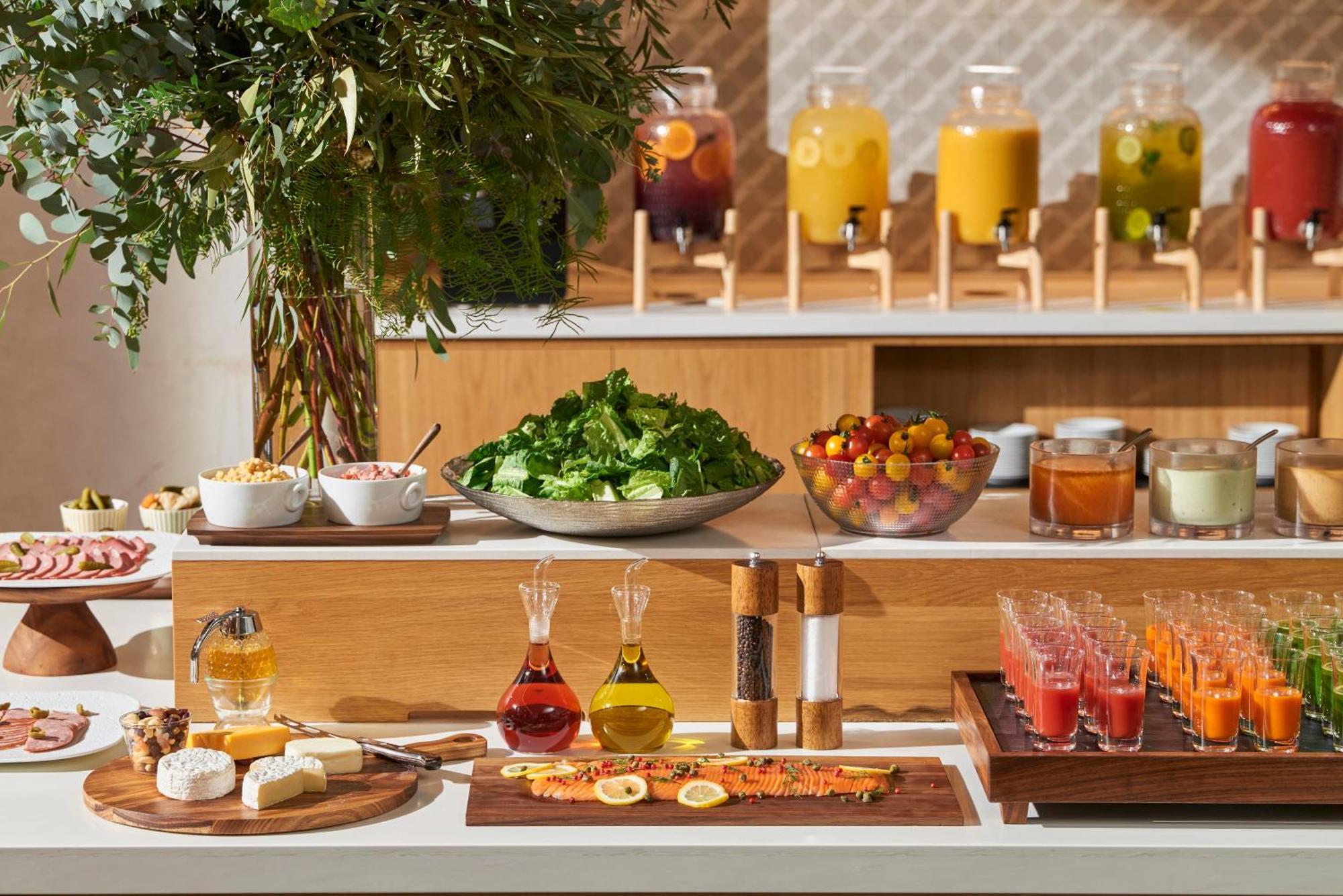 Omo7 Osaka By Hoshino Resorts Dış mekan fotoğraf A salad bar