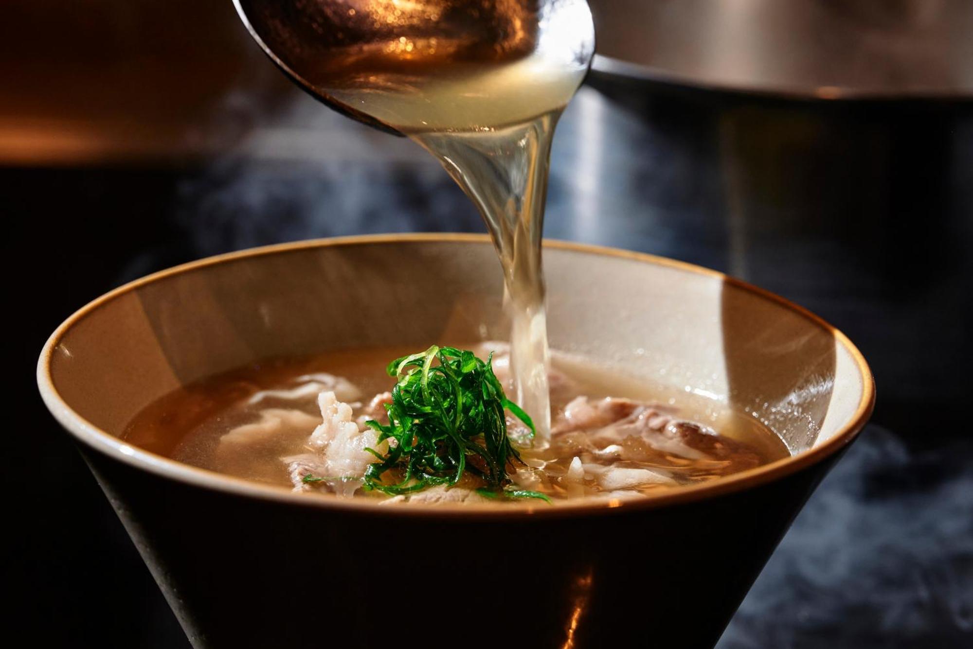 Omo7 Osaka By Hoshino Resorts Dış mekan fotoğraf A bowl of soup being served