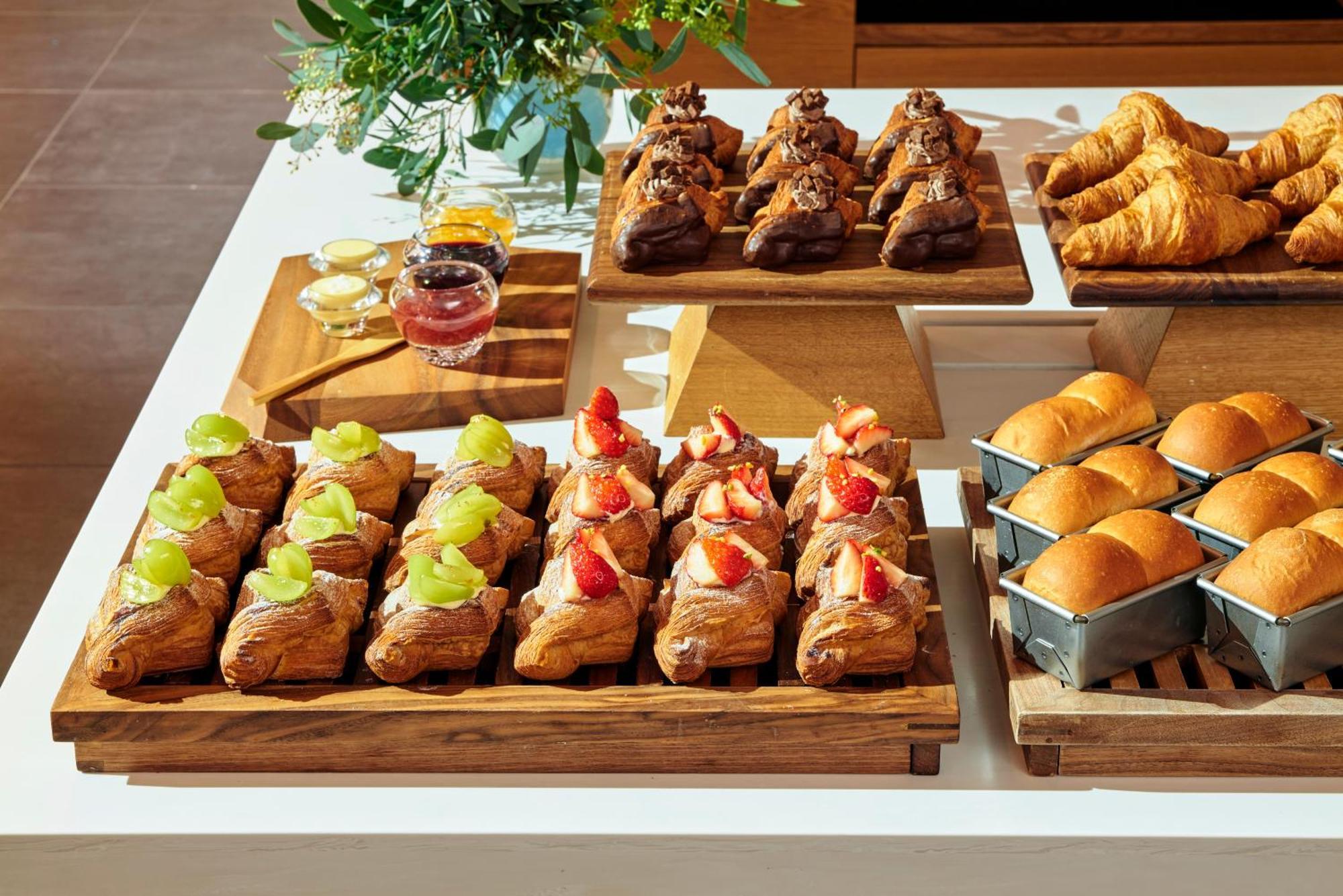 Omo7 Osaka By Hoshino Resorts Dış mekan fotoğraf A selection of pastries